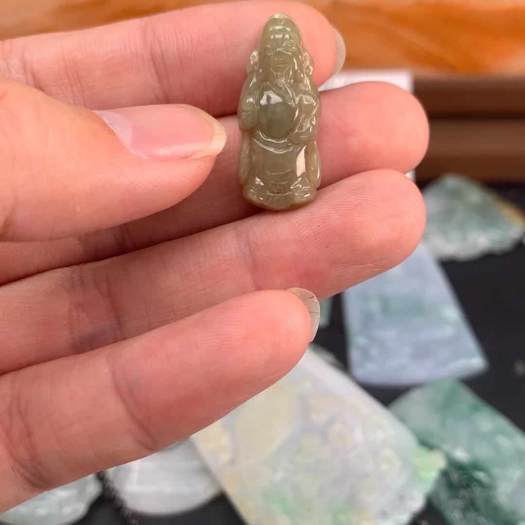 翡翠未镶嵌颈饰财爷