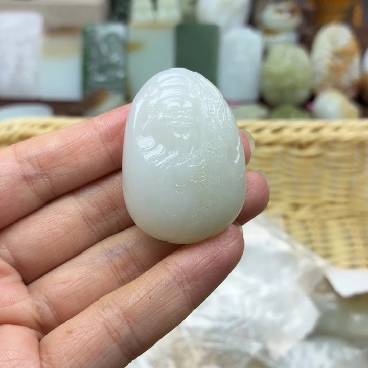 H***Q和田玉未镶嵌颈饰