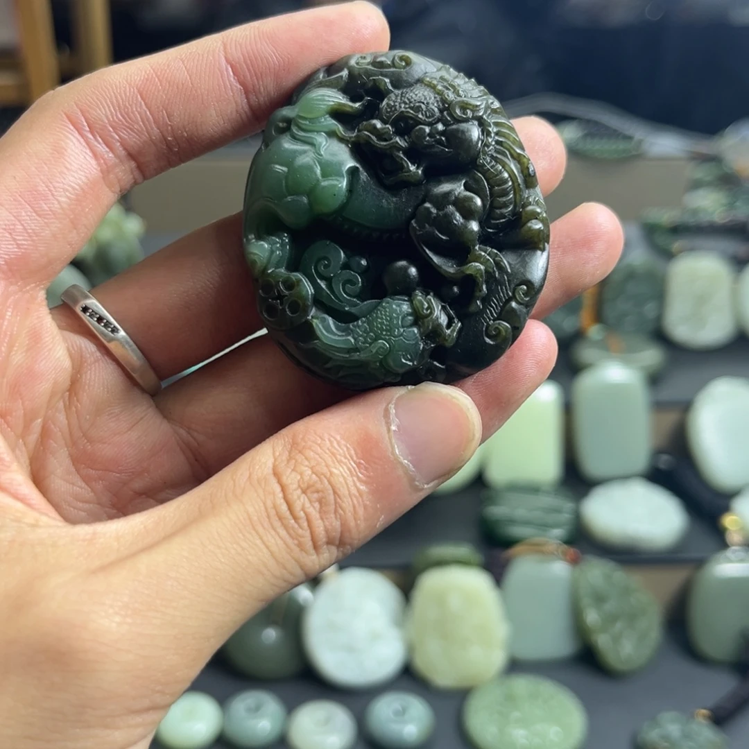 和田玉未镶嵌颈饰