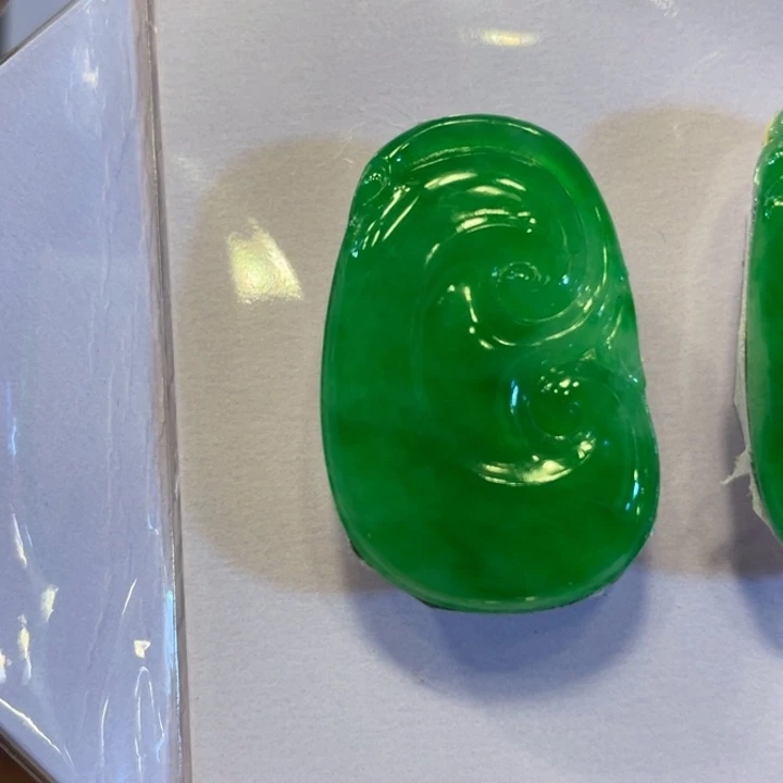 翡翠未镶嵌颈饰如意