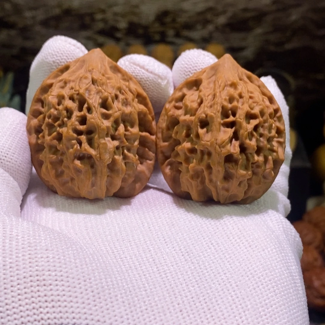 文玩核桃吊坠鸡心