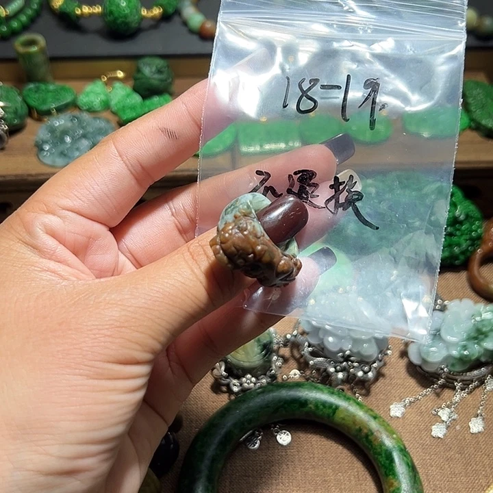 翡翠手镯未镶嵌翡翠戒指