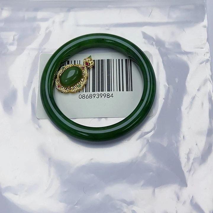 y***i和田玉未镶嵌手镯微瑕61.6搭吊坠