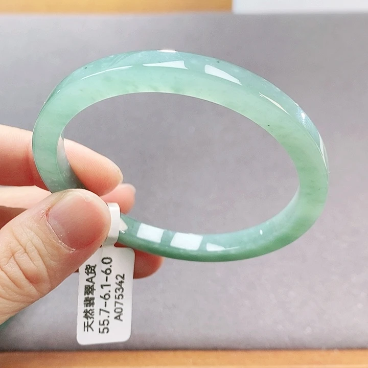 【闪购商品】翡翠手镯（圆镯）未镶嵌