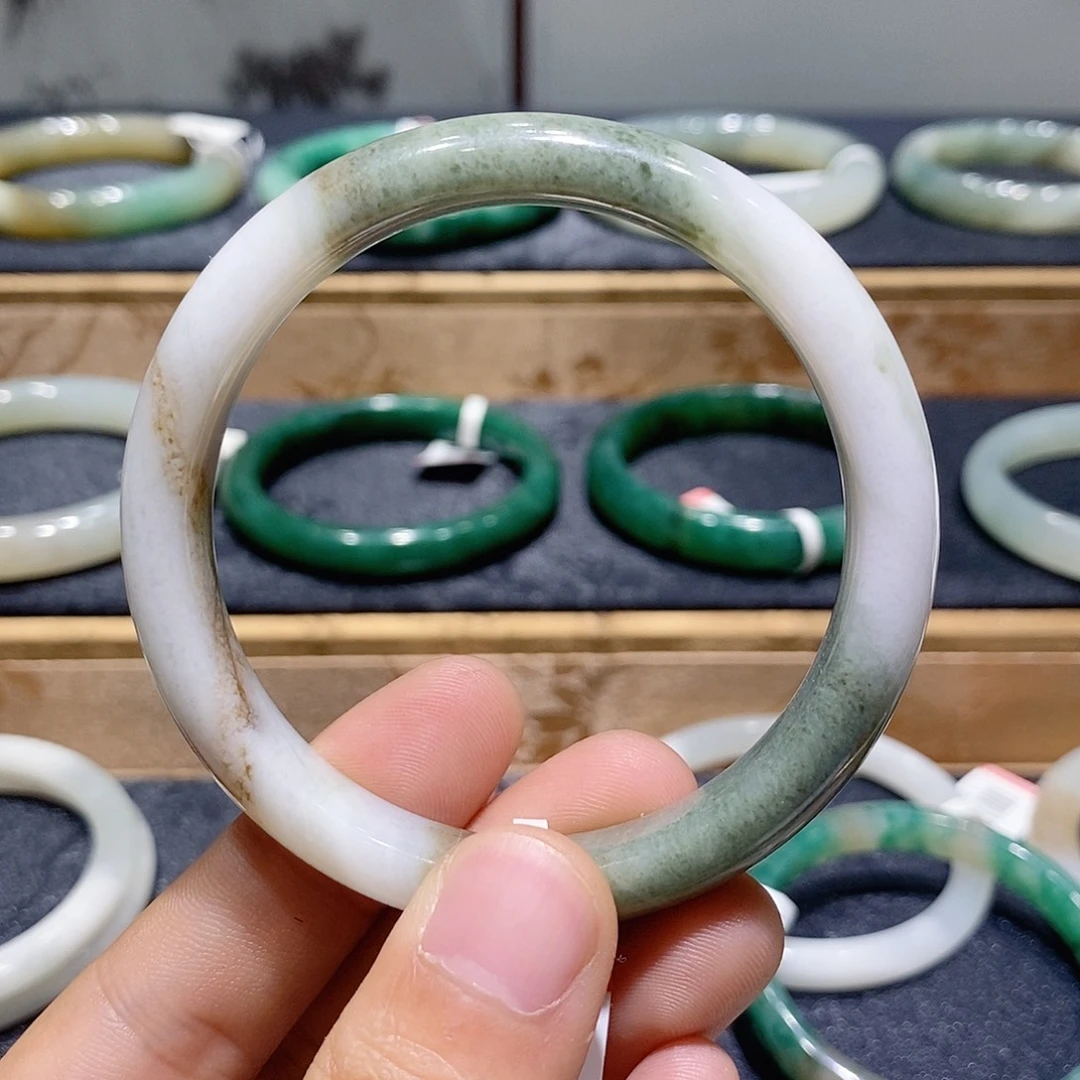 独山玉未镶嵌手镯