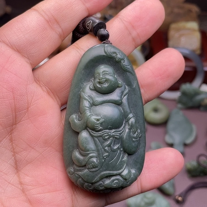 颈饰未镶嵌岫岩河磨玉（透闪石质玉）