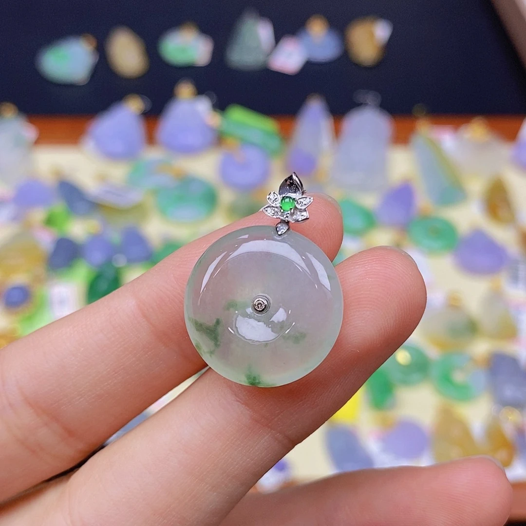 翡翠颈饰18K金镶嵌翡翠