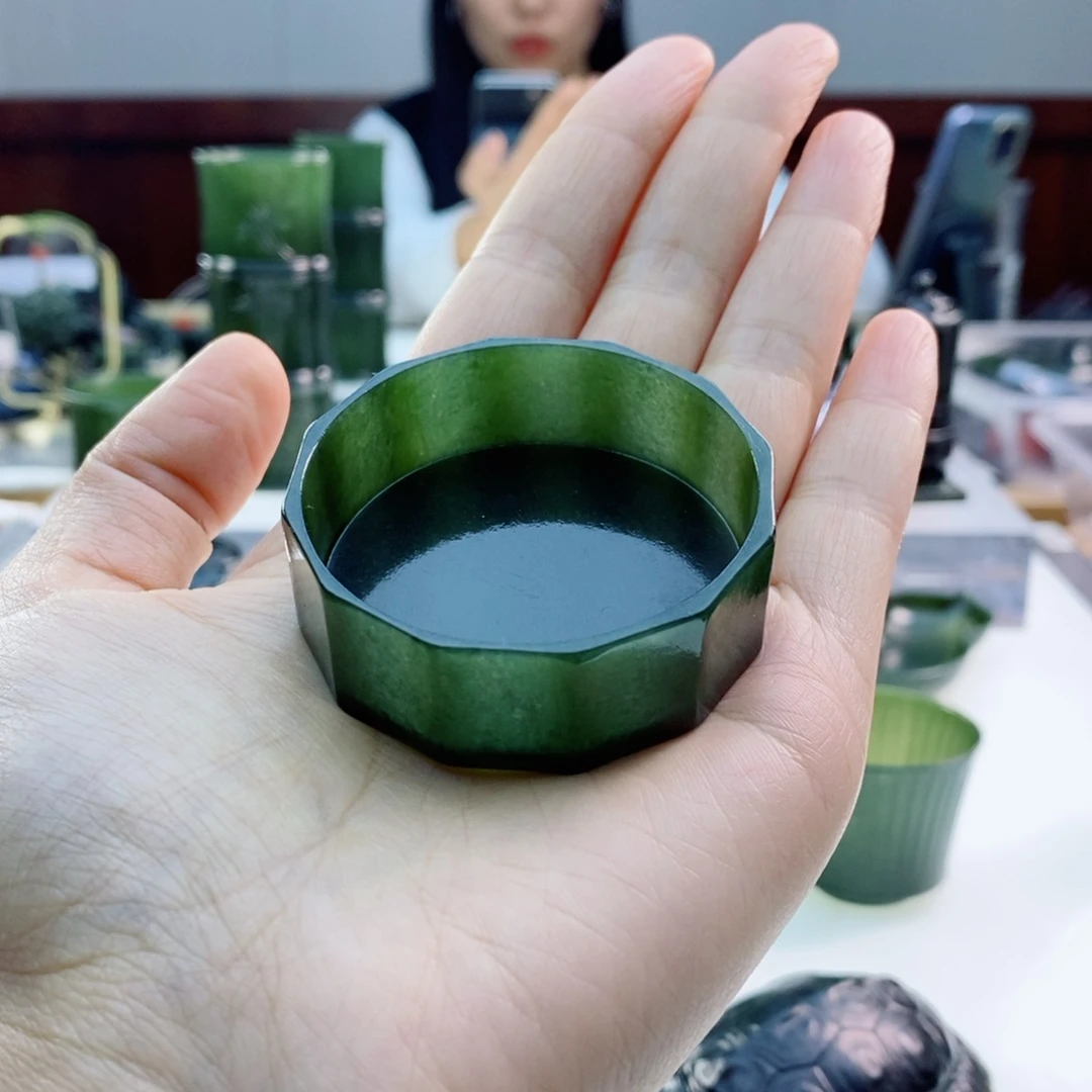 未镶嵌和田玉摆件