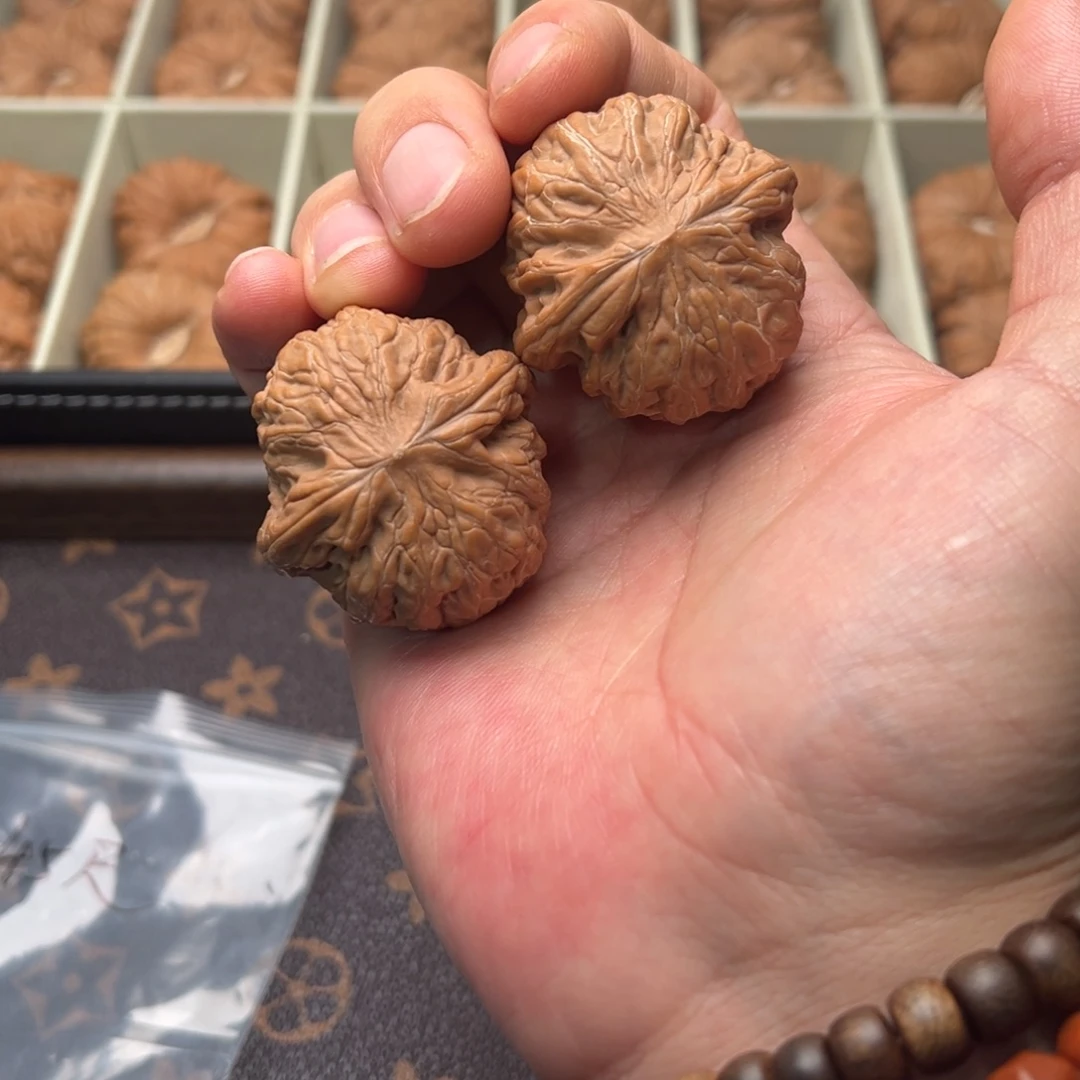 300铁锤 文玩核桃 40