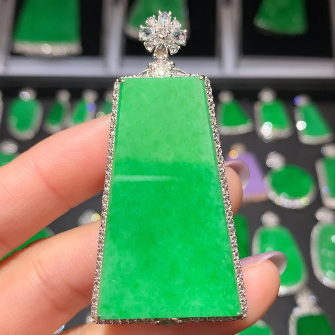 翡翠颈饰18K金镶嵌翡翠