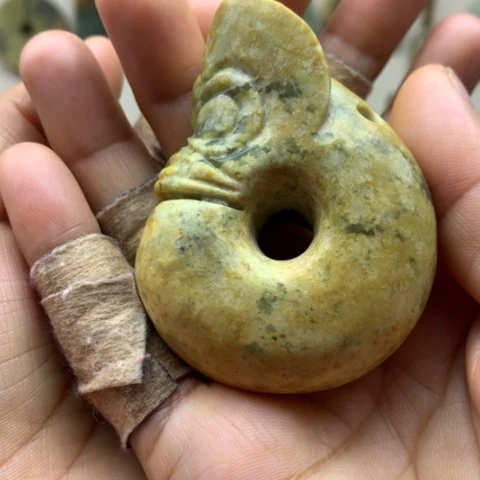 【闪购商品】未镶嵌岫岩河磨玉（透闪石质玉）把件