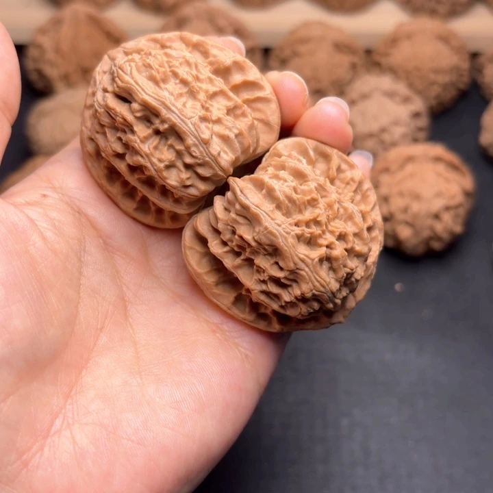 文玩核桃把件43三角白