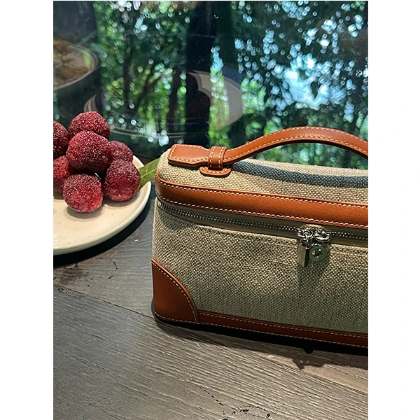 头层牛皮LP19饭盒包拼接撞色帆布手提包22B2001