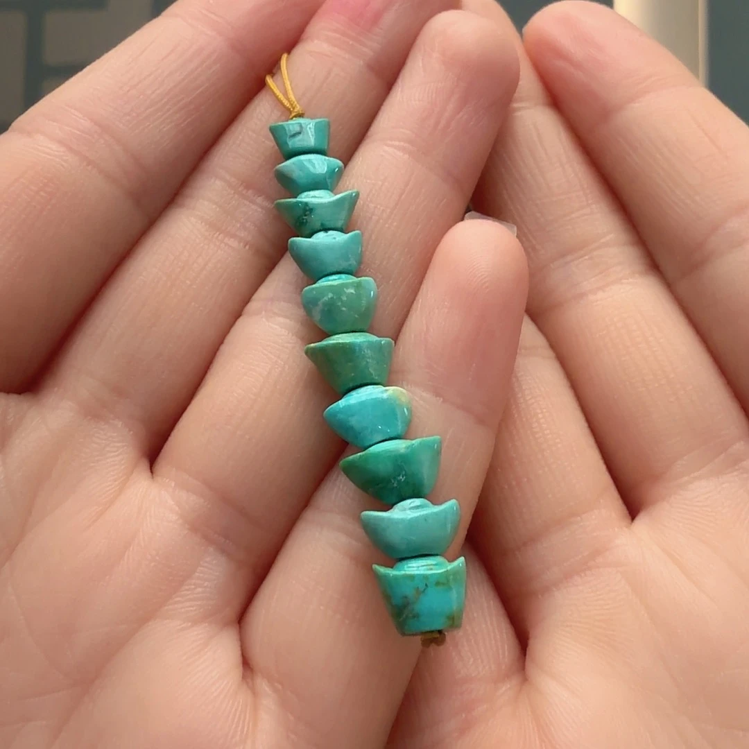 绿松石未镶嵌颈饰