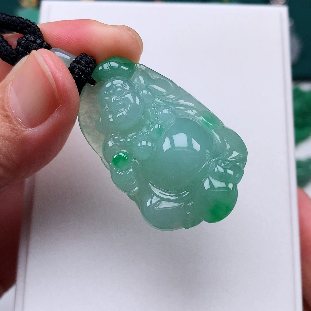 翡翠未镶嵌颈饰逍遥佛