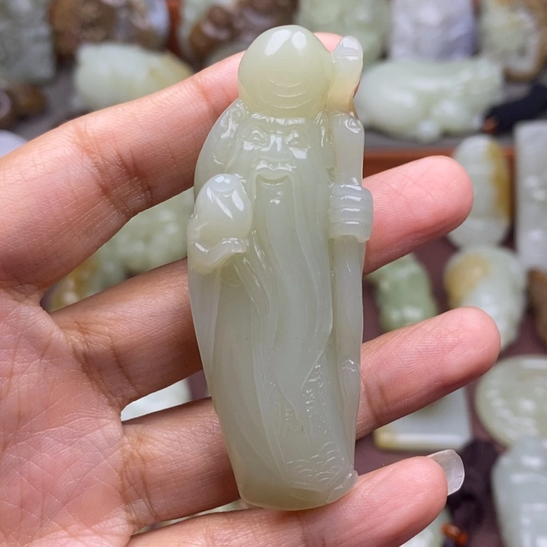 和田玉未镶嵌颈饰红**光