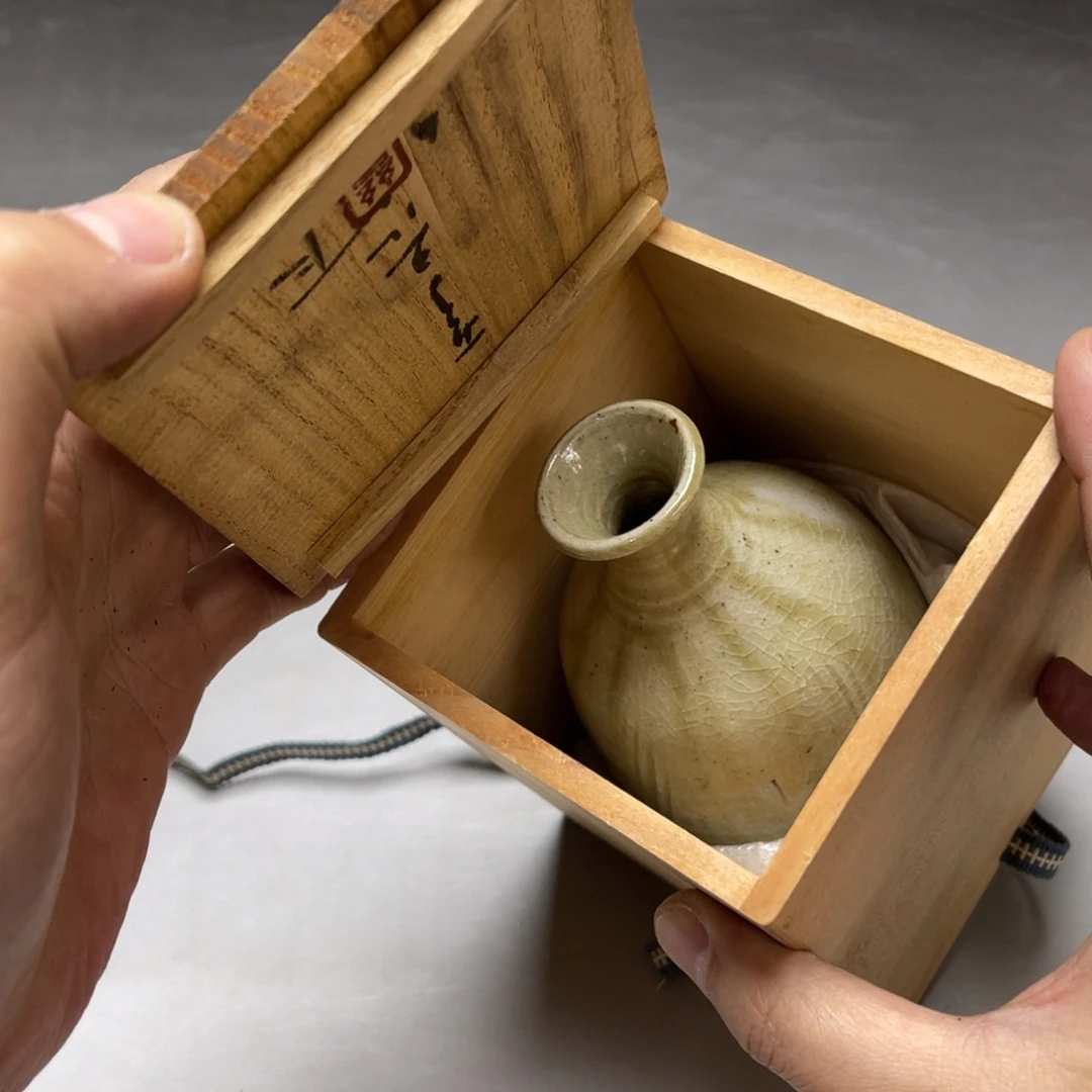 瓷片人**茶密密麻麻地排列在
