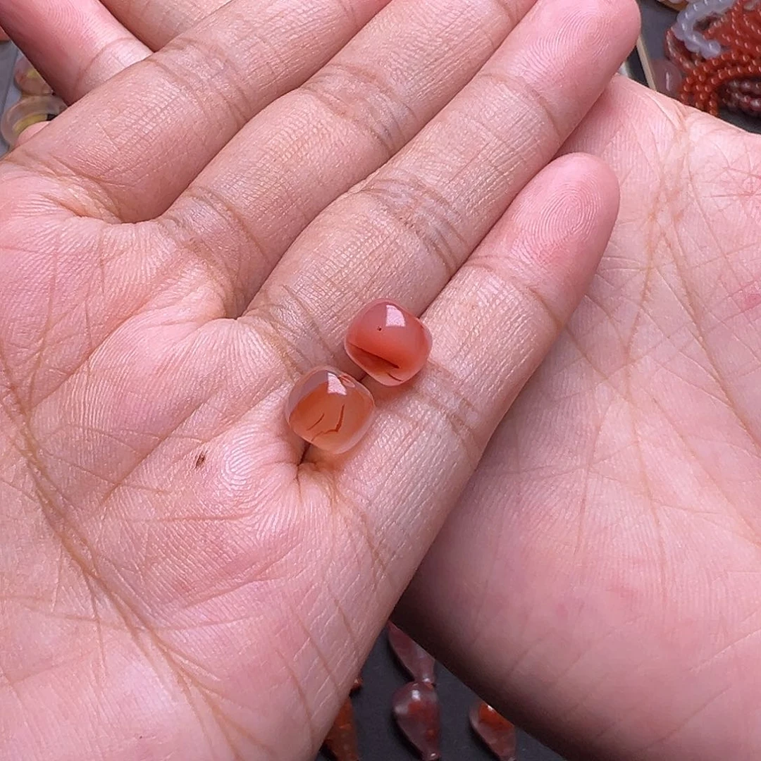 苹***汁南红玛瑙未镶嵌珠宝奇石