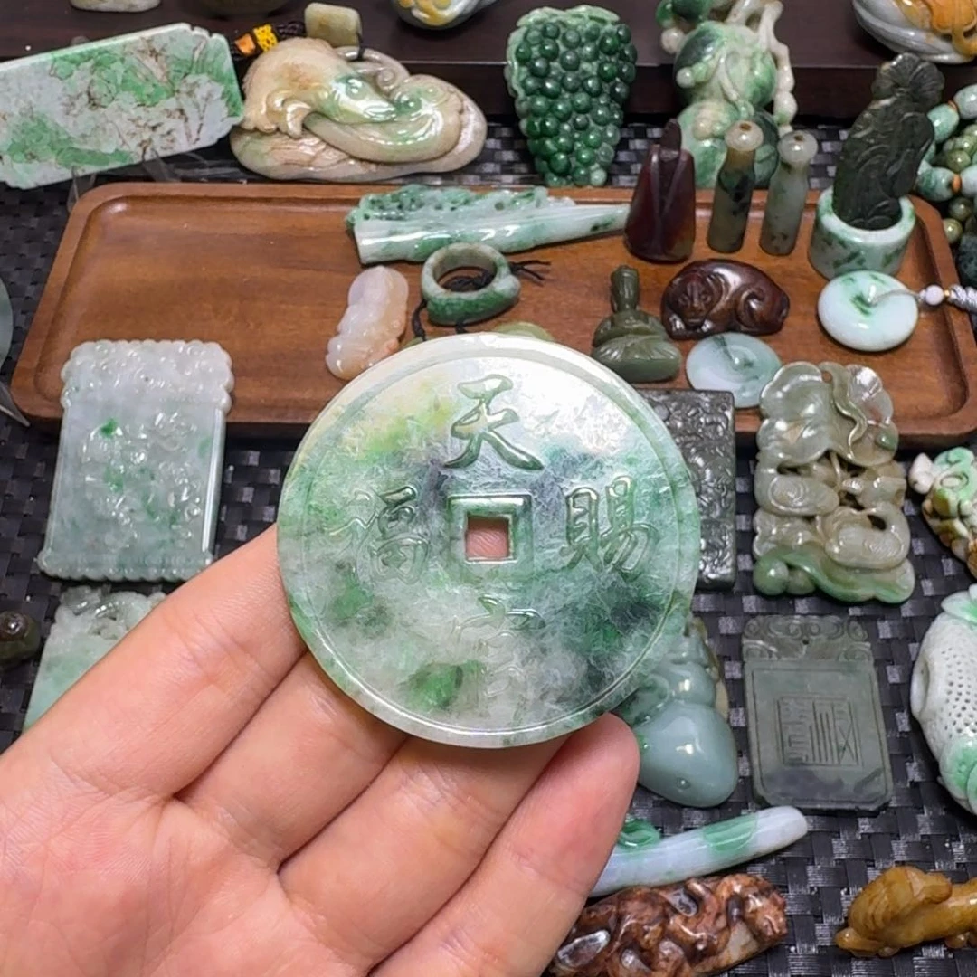 翡翠未镶嵌颈饰娅***?翡翠颈饰未镶嵌