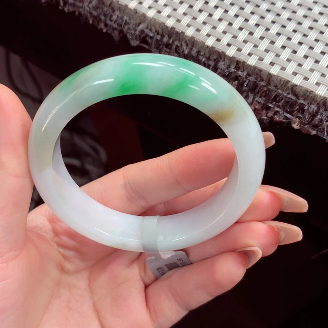 翡翠手镯未镶嵌缅甸