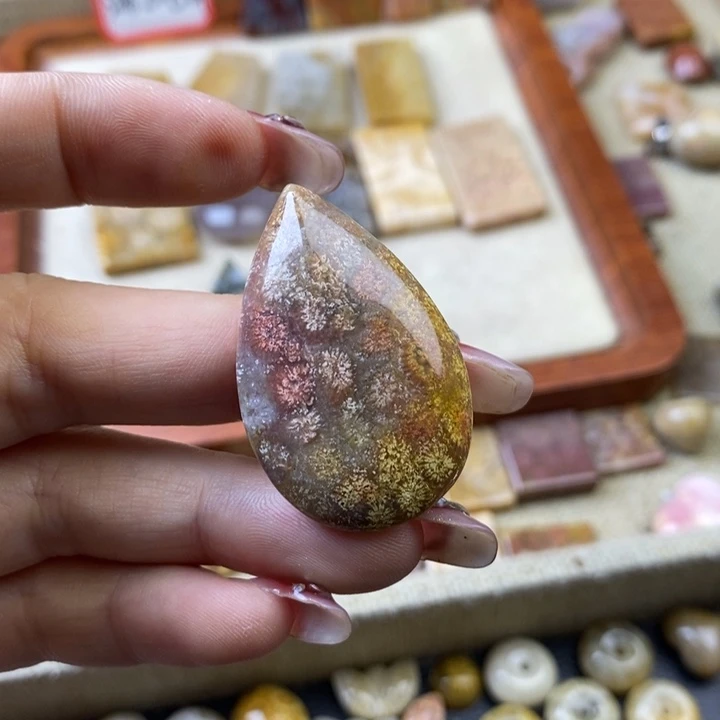 石英岩玉合金颈饰