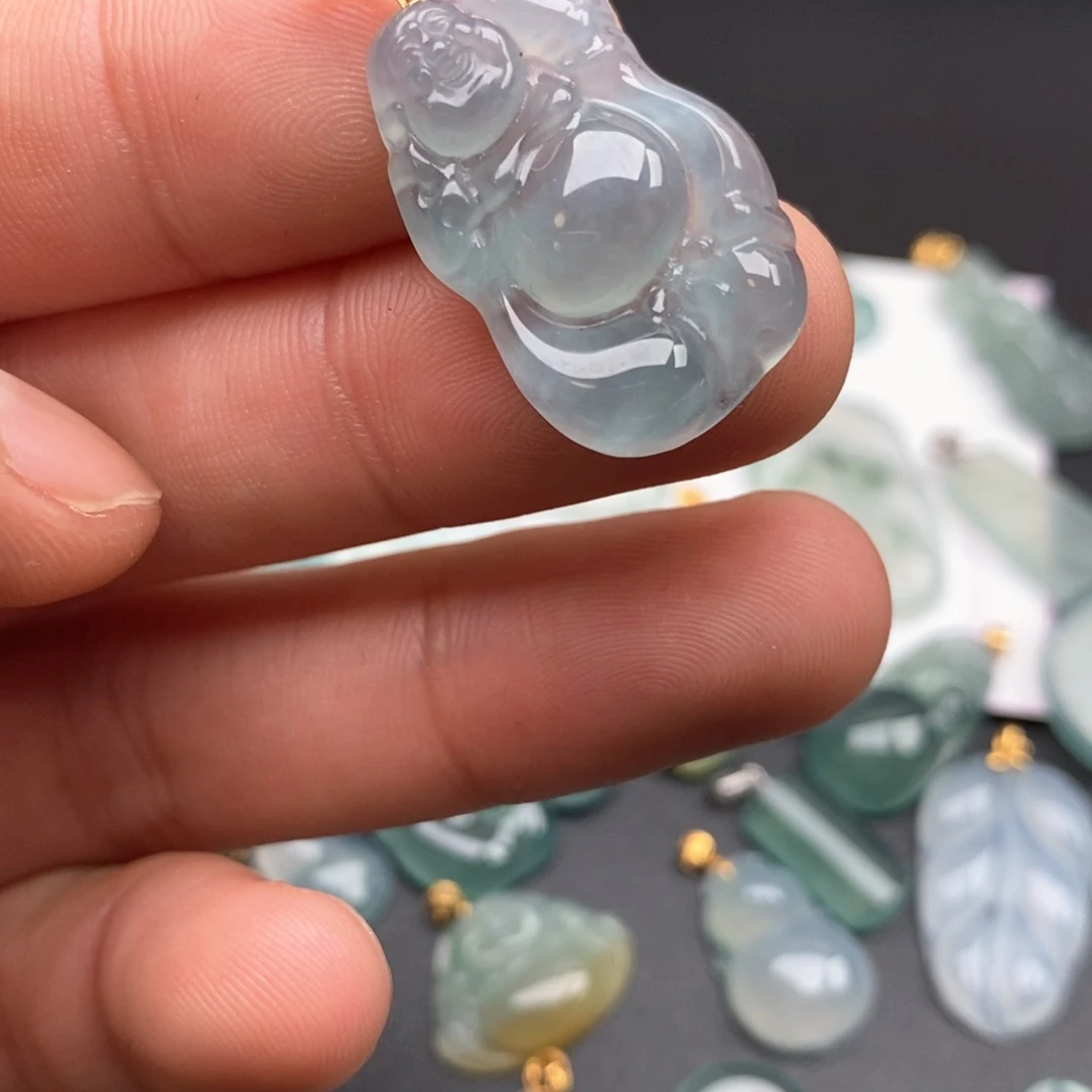 颈饰18K金镶嵌翡翠