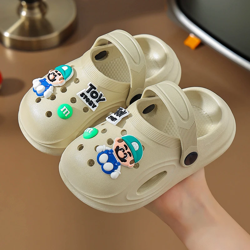 儿童洞洞鞋2025新款男女中大童宝宝居家户外柔软防滑凉包头凉鞋