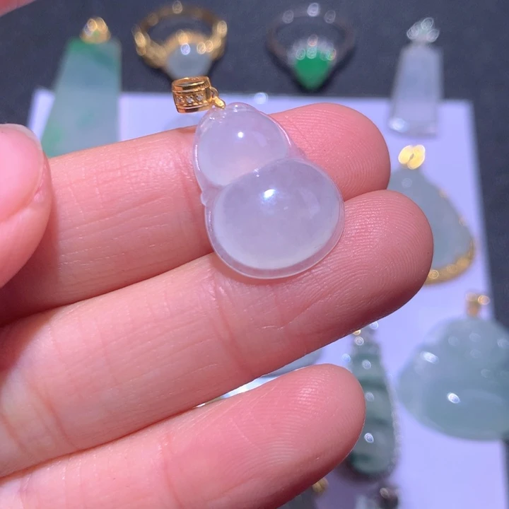 翡翠颈饰18K金镶嵌翡翠