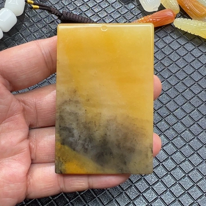 石英质玉（黄龙玉）颈饰未镶嵌