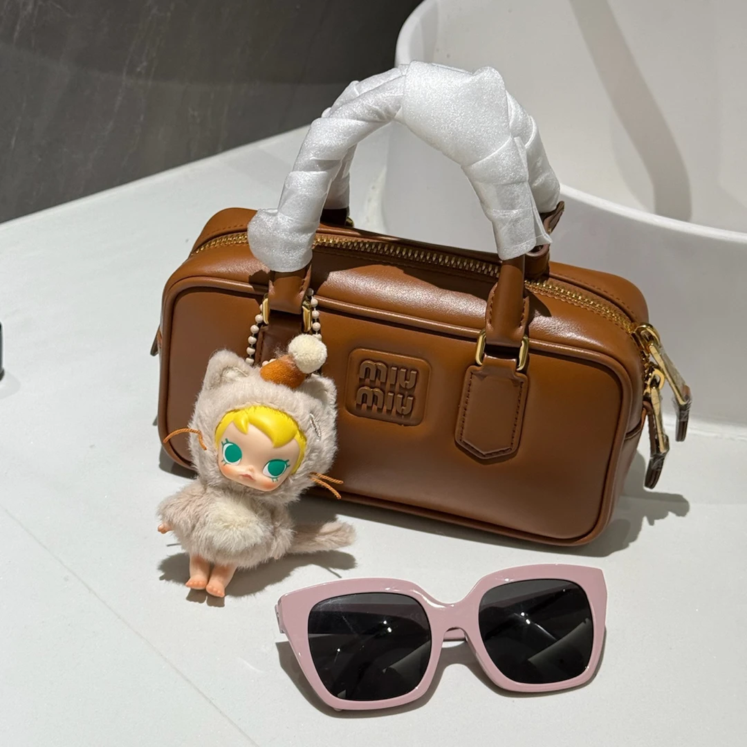 未使用 MIU MIU/缪缪 保龄球小号干邑色手提包miumiu包包