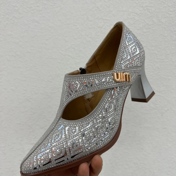 3911高跟搭扣尖头单鞋法式复古玛丽鞋时尚跟鞋女鞋银色细跟气质