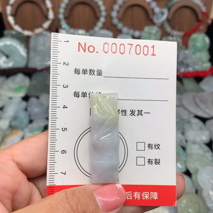 翡翠未镶嵌颈饰11