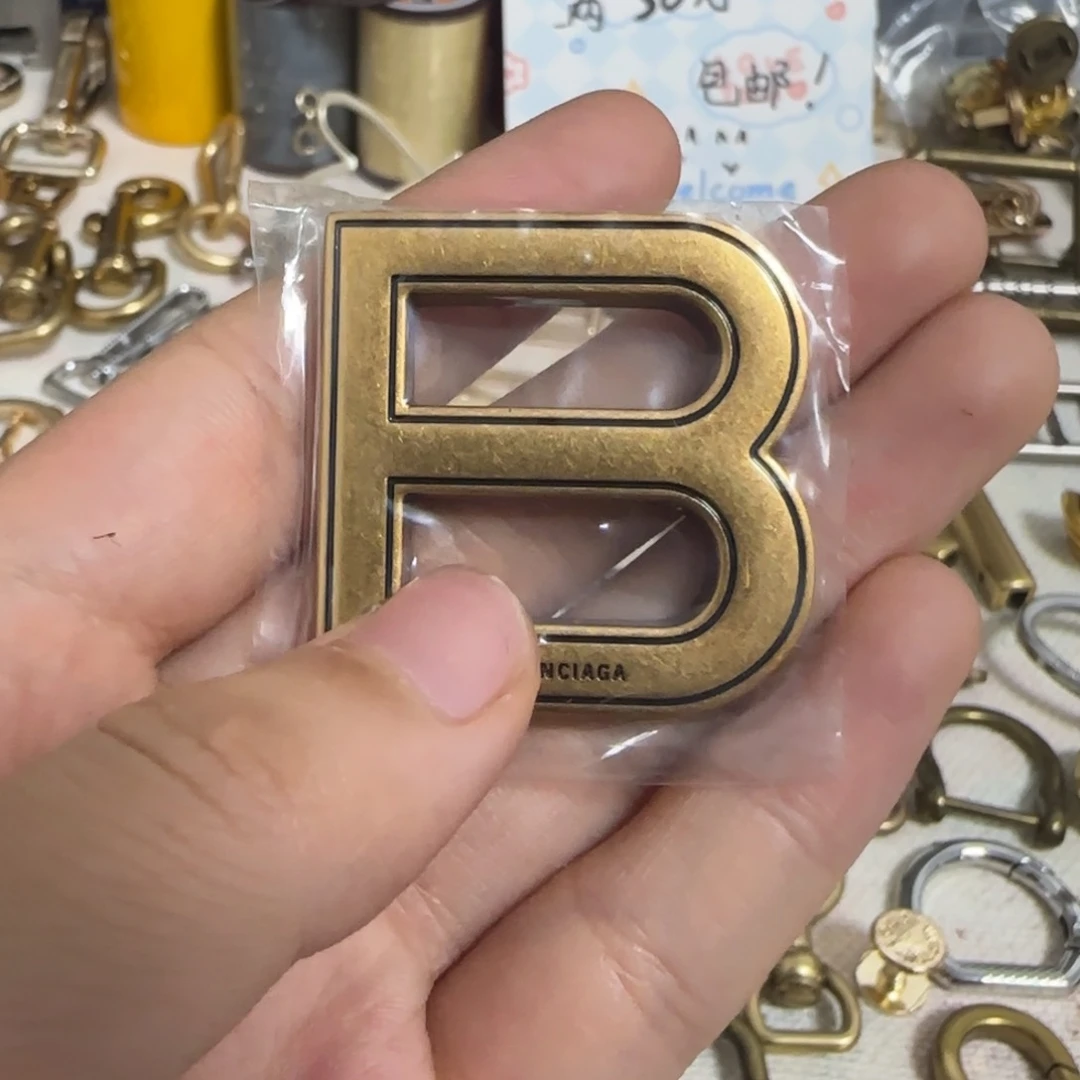 3.4宽字母挂件10元5个.