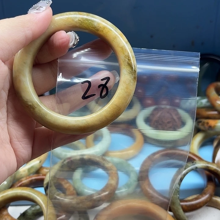 瑶***瑶蛇纹石玉未镶嵌手镯