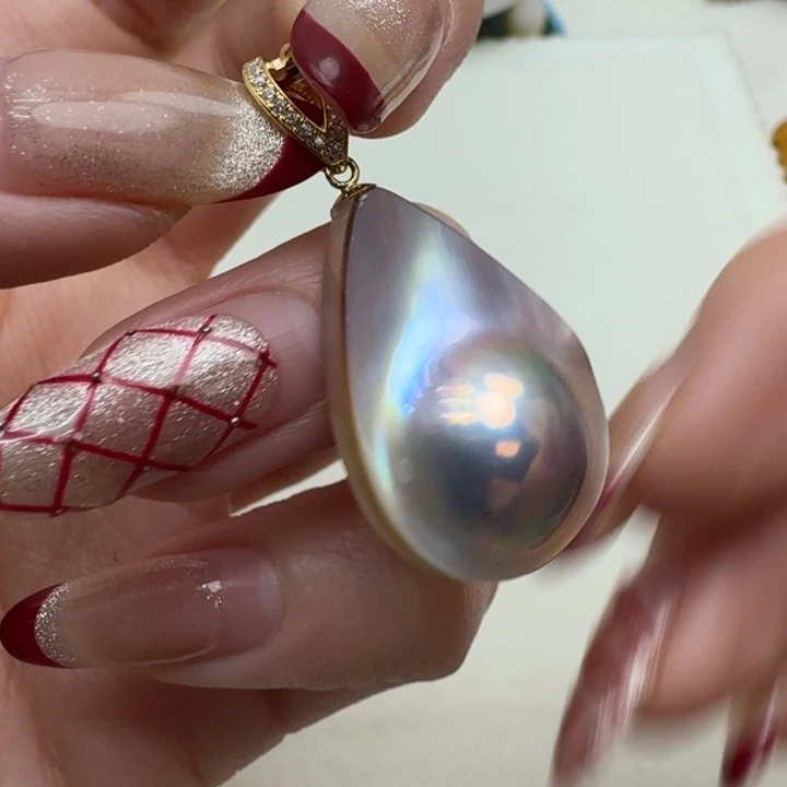 拼合珍珠（马贝珠）颈饰18K金镶嵌