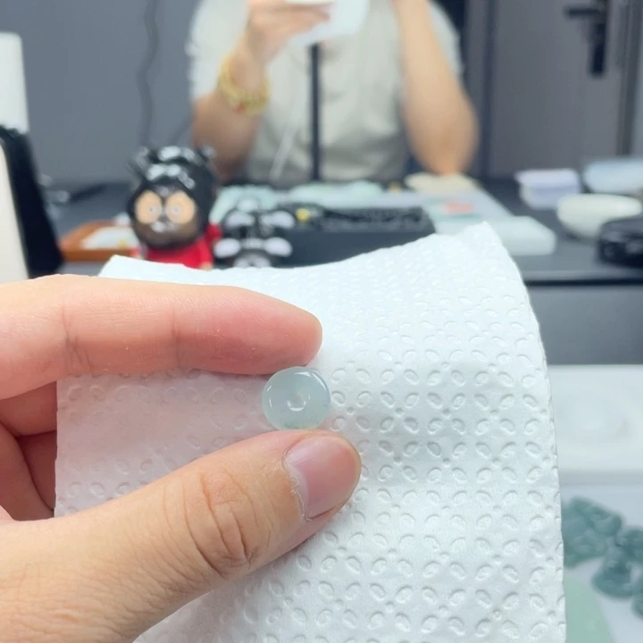 翡翠未镶嵌颈饰飘花小扣