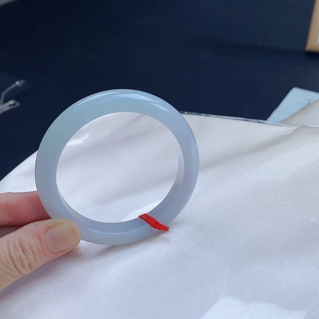 翡翠手镯未镶嵌翡翠