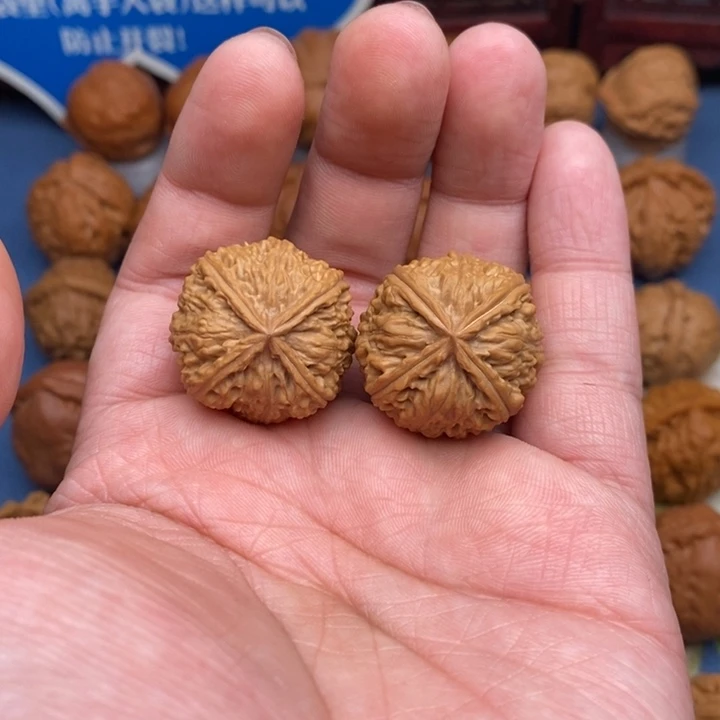 文玩核桃把件四棱