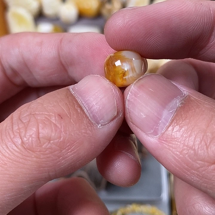 琥珀裸石未镶嵌我