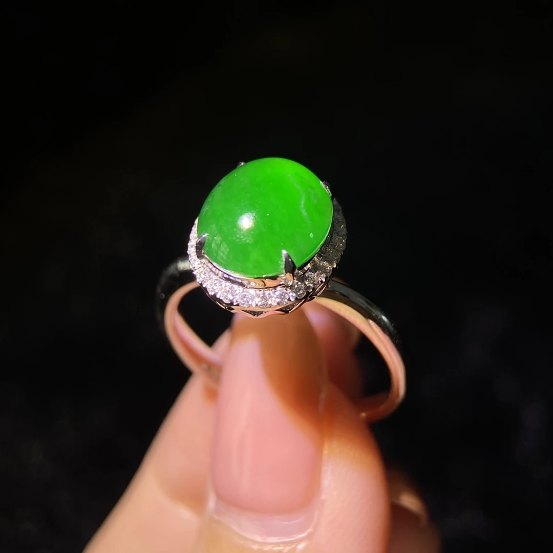 天然A货翡翠高冰种正阳绿18K真金真钻镶嵌蛋面戒指轻奢