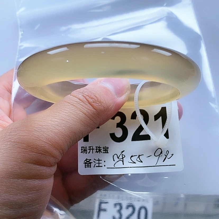 【闪购商品】玛瑙/玉髓手镯未镶嵌呀*