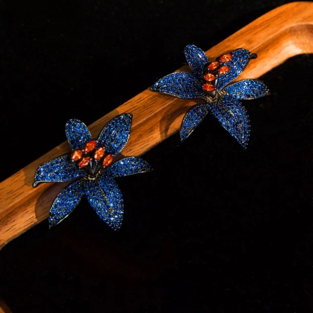 铜合金耳饰 A465法式秋冬女人花朵气质立体优雅女神时尚简约耳环