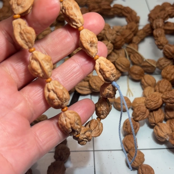 贾***钉文玩核桃吊坠1.4左右小金蟾蛤蟆头手串