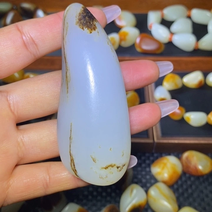 和田玉未镶嵌把件