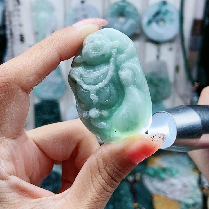 颈饰足铂镶嵌翡翠翡翠