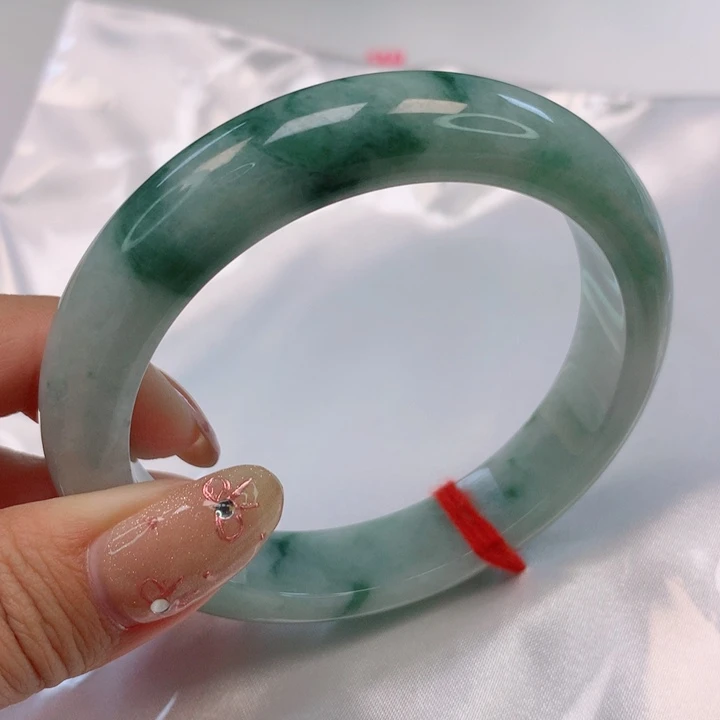 翡翠手镯未镶嵌57圈