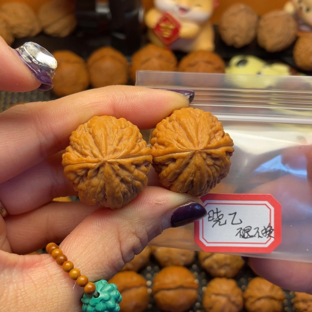 晓****文玩核桃吊坠28尺小锦鲤不退不换