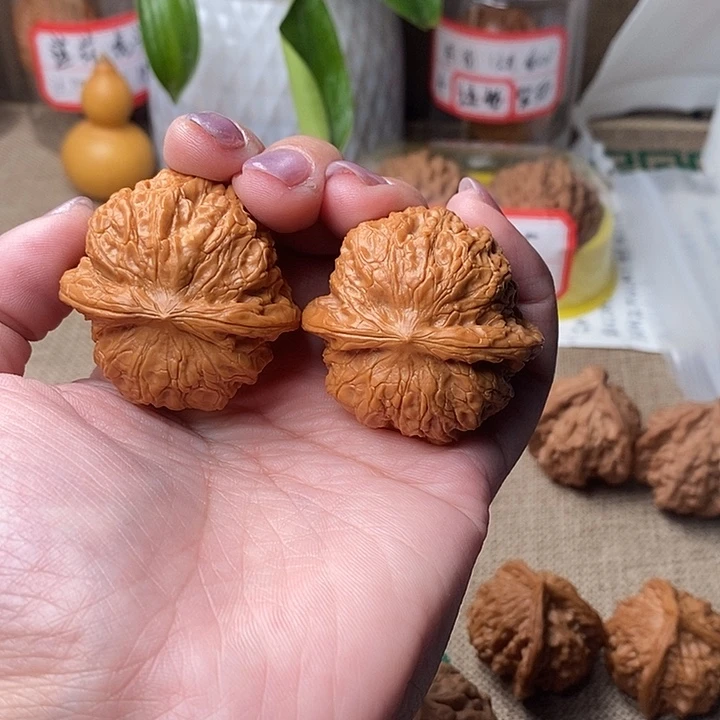 飞***飞吊坠文玩核桃血麒麟