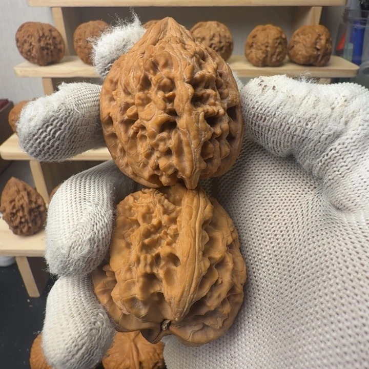 细***。文玩核桃吊坠大沽石