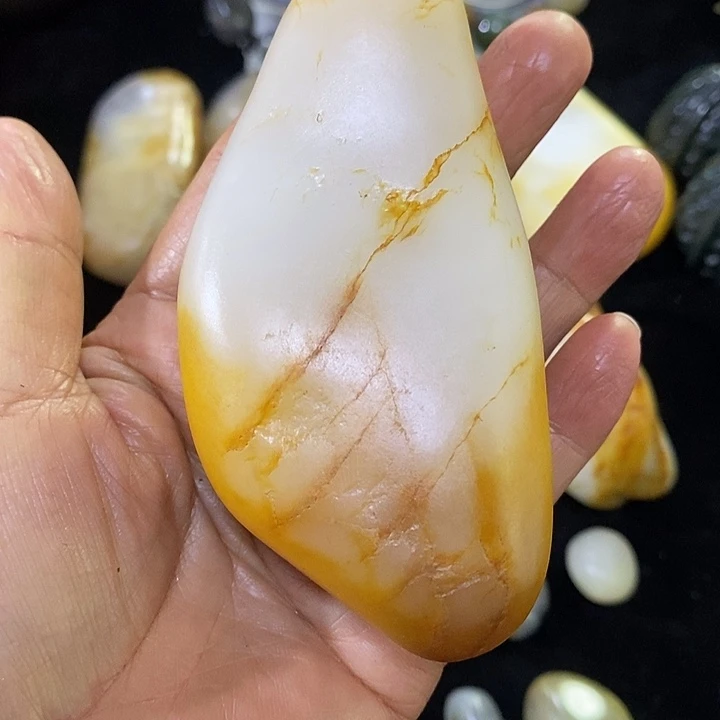 深***秀未镶嵌和田玉（糖玉）挂件